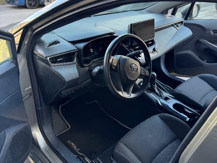 Toyota Corolla 1.8 hybrid 2023. god.