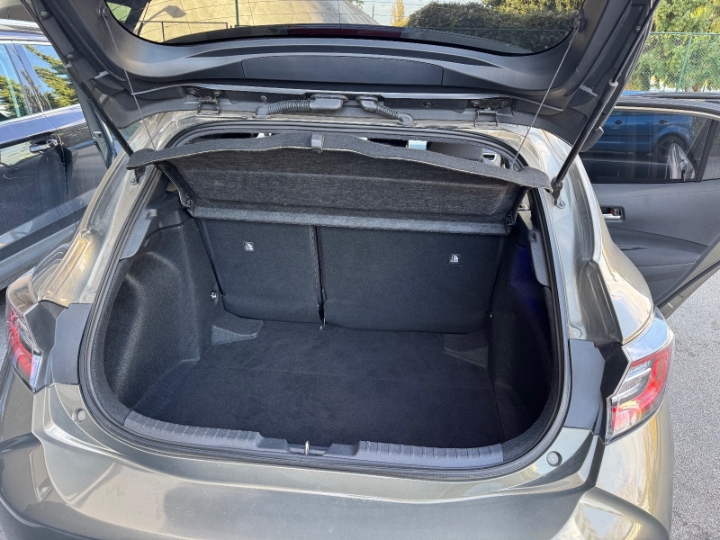 Toyota Corolla 1.8 hybrid 2023. god.