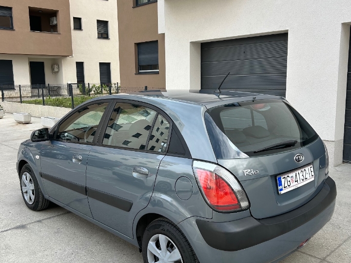 Kia Rio 1.4i ex / odlično stanje