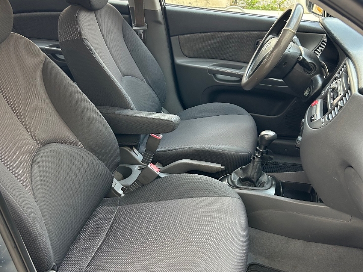 Kia Rio 1.4i ex / odlično stanje