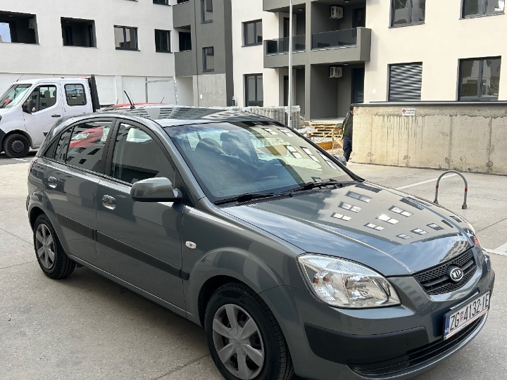 Kia Rio 1.4i ex / odlično stanje