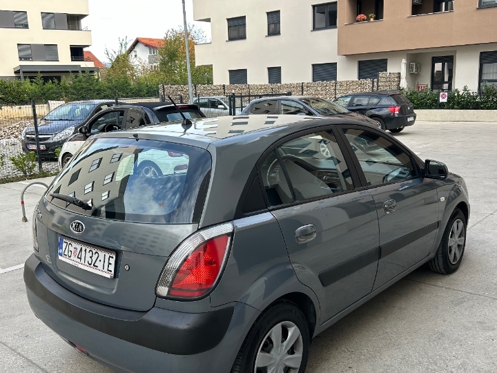 Kia Rio 1.4i ex / odlično stanje