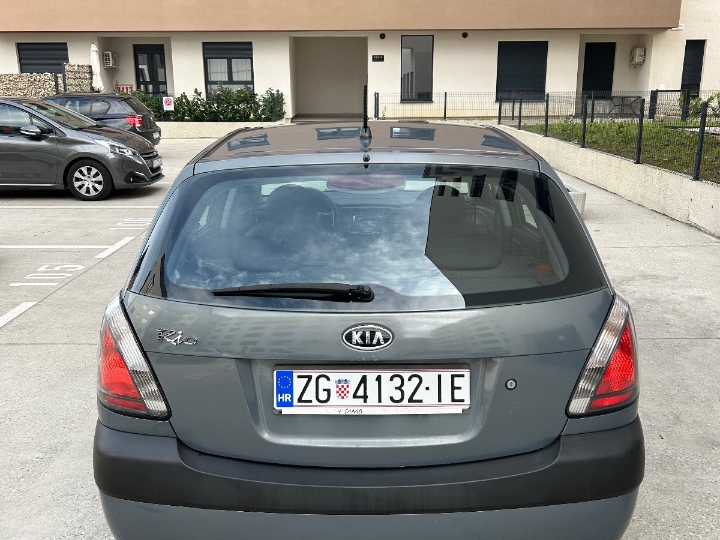 Kia Rio 1.4i ex / odlično stanje