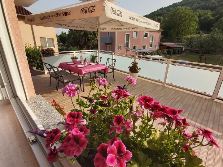 Stan 90m2 iznajmljujem