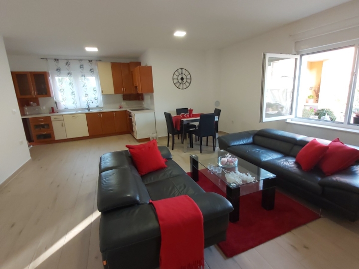 Stan 90m2 iznajmljujem