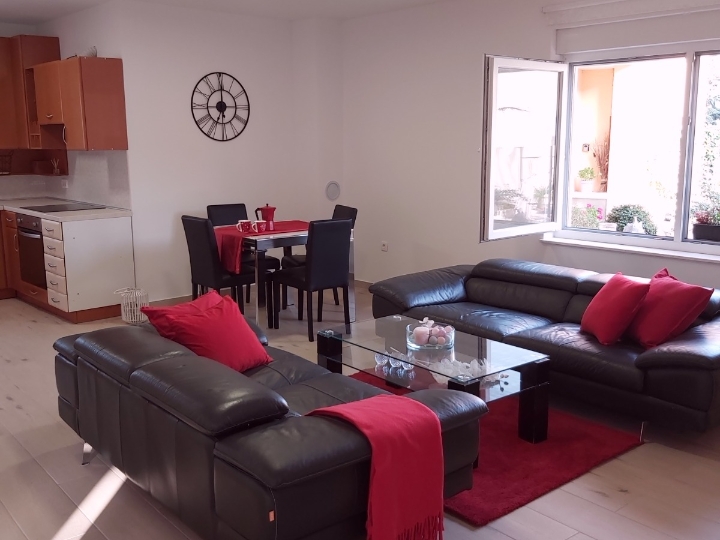 Stan 90m2 iznajmljujem