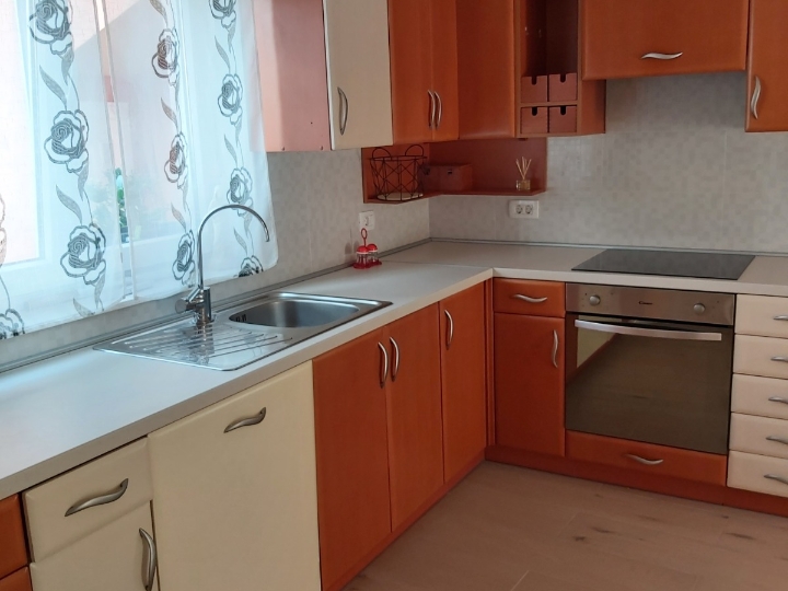 Stan 90m2 iznajmljujem