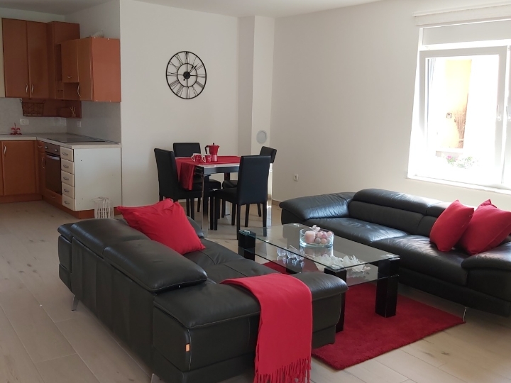 Stan 90m2 iznajmljujem