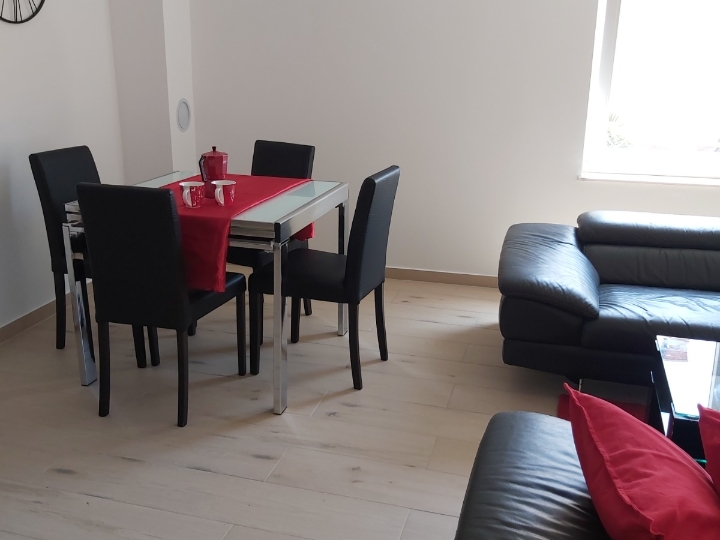 Stan 90m2 iznajmljujem