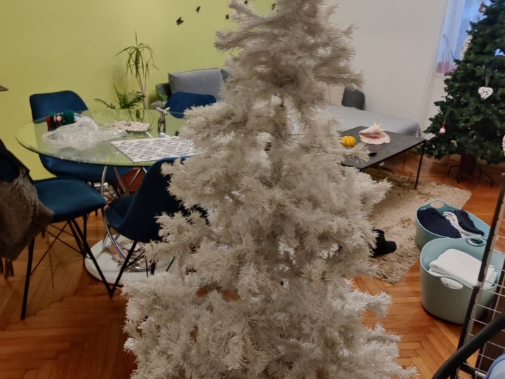 Božićno drvce bijele boje