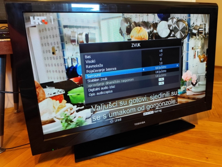 Toshiba TV 82 cm