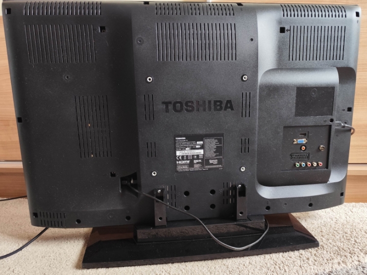 Toshiba TV 82 cm