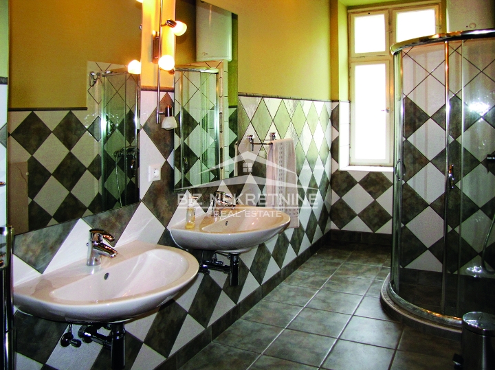 Opatija-Ičići, etaža luksuzne vile korak do mora