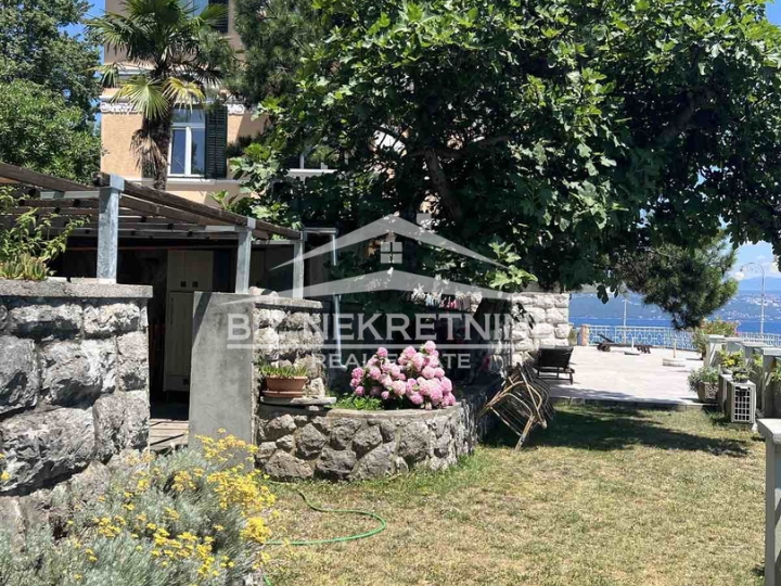 Opatija-Ičići, etaža luksuzne vile korak do mora