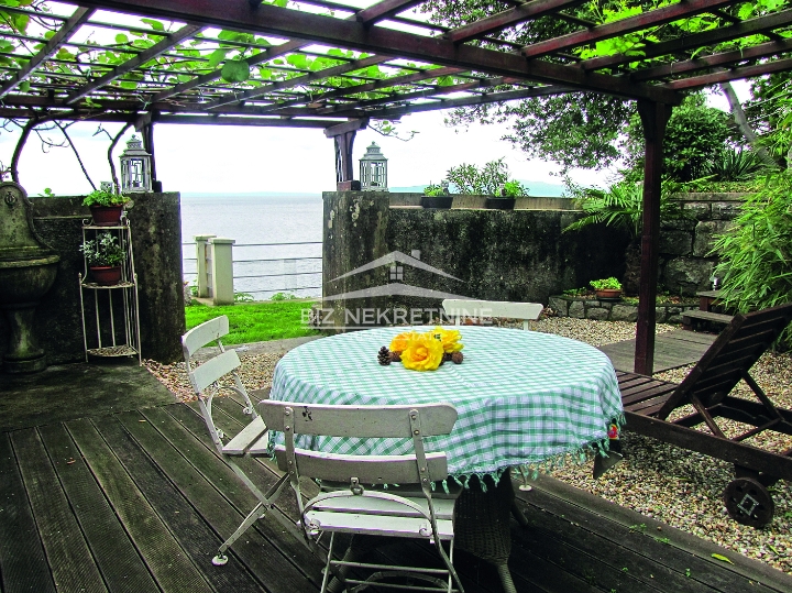 Opatija-Ičići, etaža luksuzne vile korak do mora