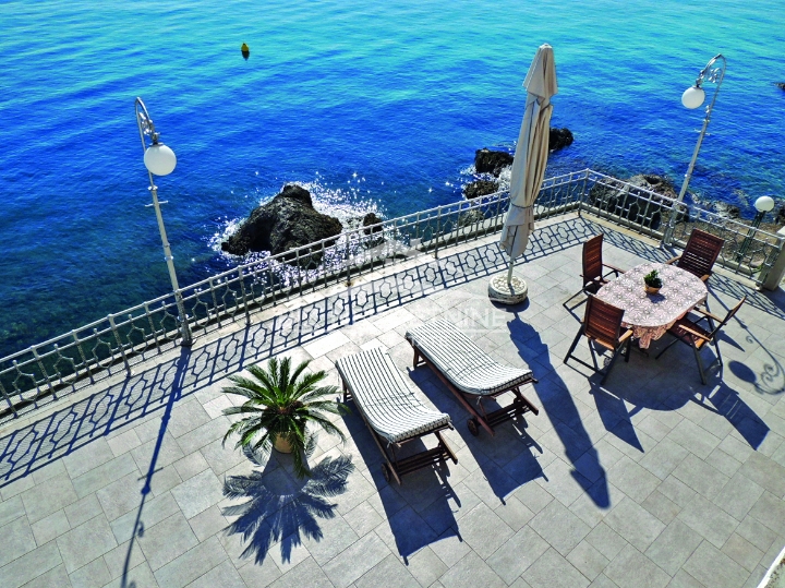 Opatija-Ičići, etaža luksuzne vile korak do mora