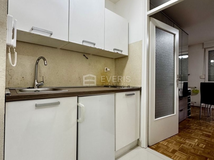 Rijeka, Srdoči centar, garsonijera 24m2, pogled more, tražena lokacija