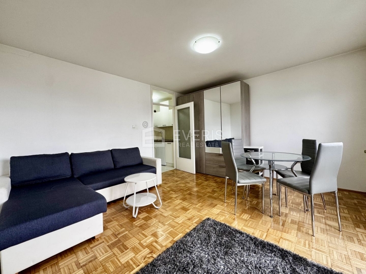 Rijeka, Srdoči centar, garsonijera 24m2, tražena lokacija