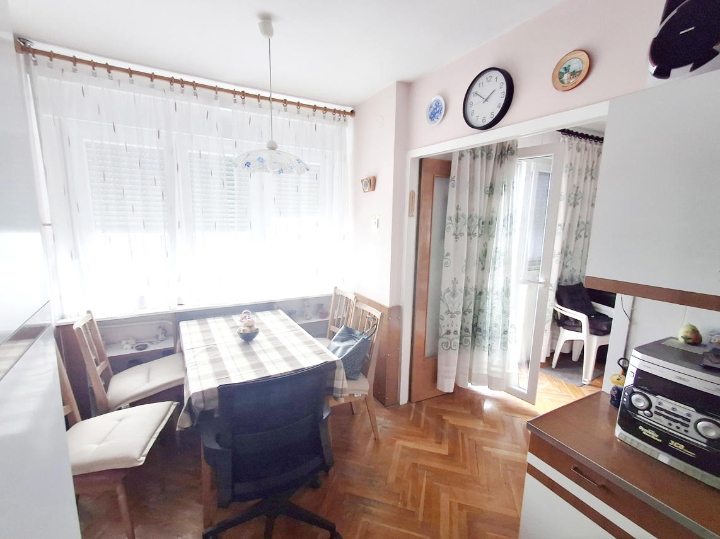 Vojak, 2S+DB, 70 m2, balkon, 700€