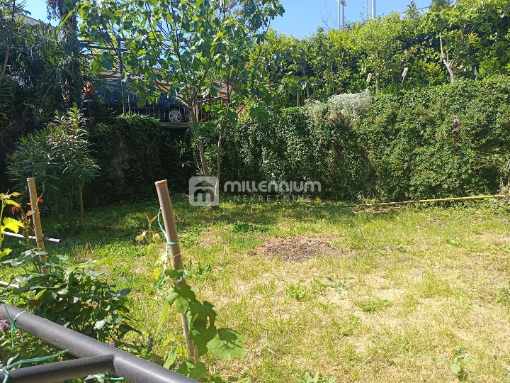 Opatija, 43m2, 1S+DB, vrt i konoba, 50m do mora
