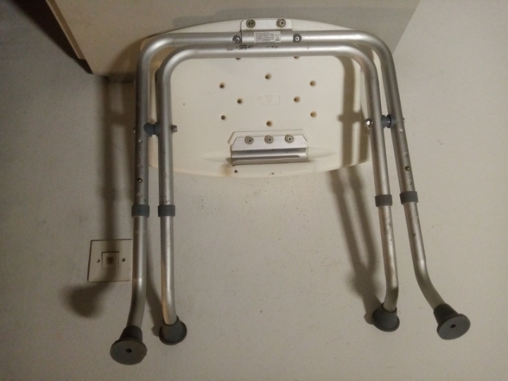 Sklopiva stolica za tuširanje