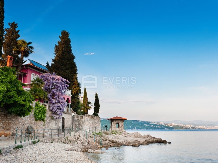 Opatija, centar, stan 90 m2, 50 m od mora