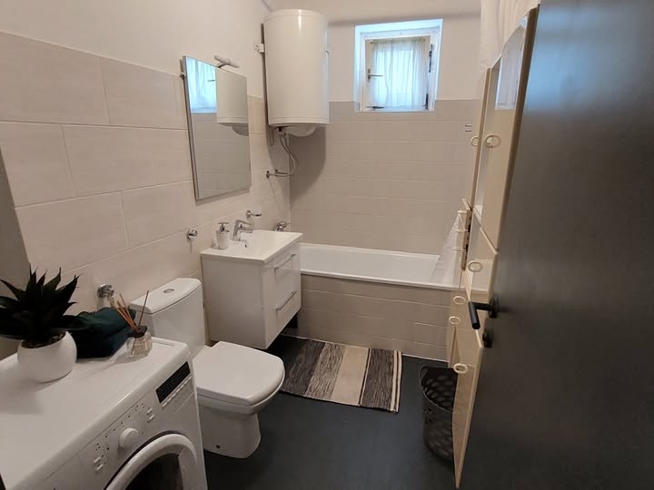 Bez provizije - dvosoban stan (1S+DB)