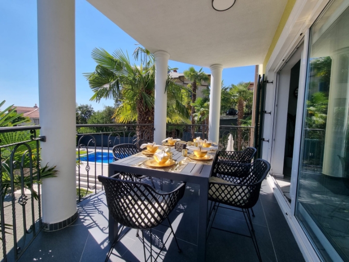 Opatija, luksuzan stan 2S+DB, najam.