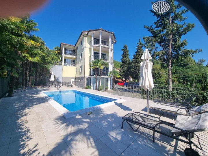 Opatija, luksuzan stan 2S+DB s park