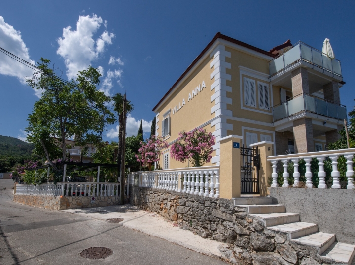 Prekrasan stan u villi s pogledom