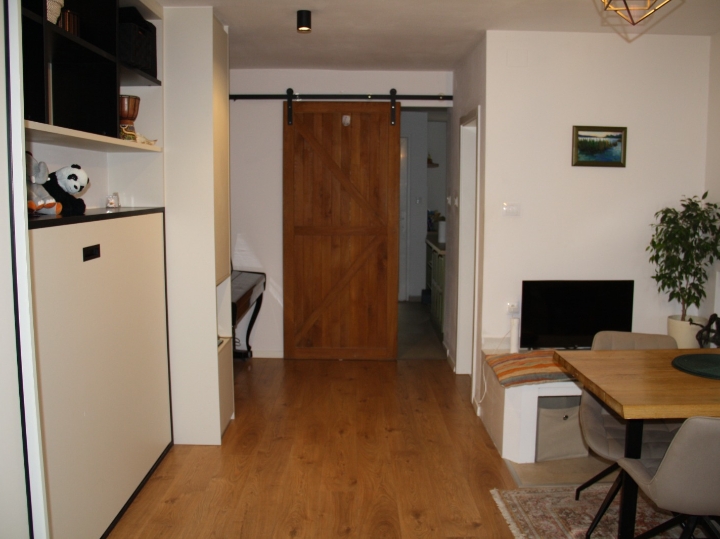 Iznajmljujem prostrani studio