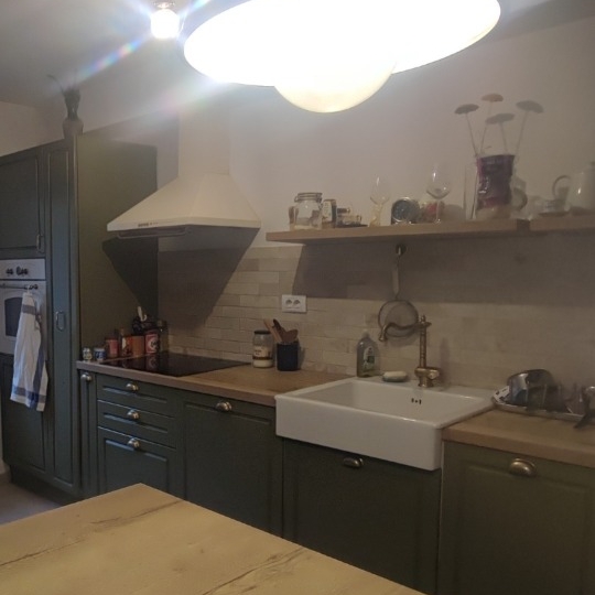 Iznajmljujem prostrani studio