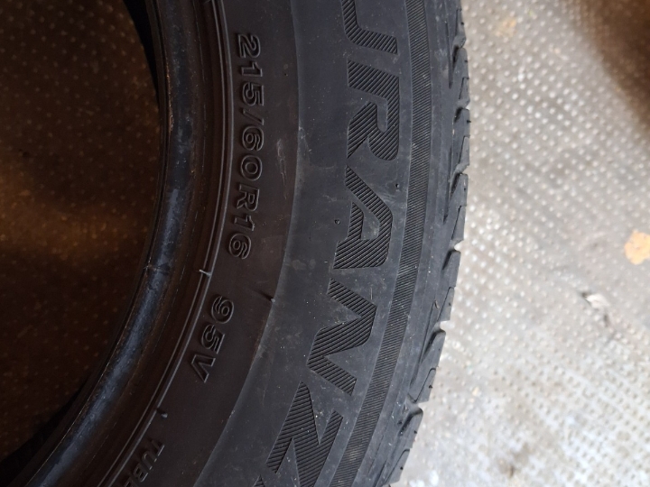 Gume ljetne Bridgestone 215/60/16