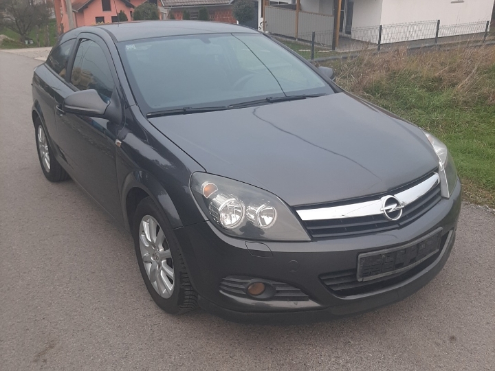 Opel Astra H GTC