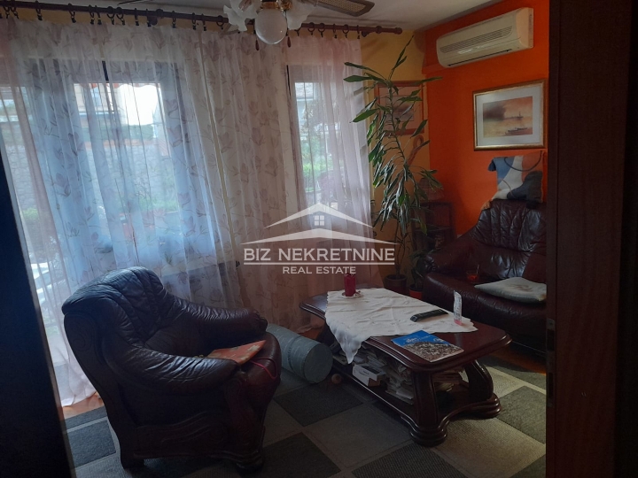 Kastav, kuća u nizu