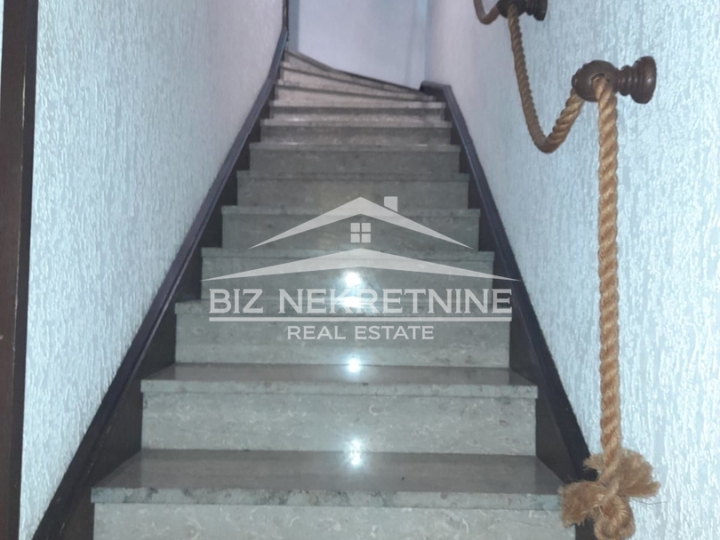 Kastav, kuća u nizu