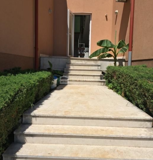 Opatija okolica, Ika, stan s garažom i bazenom