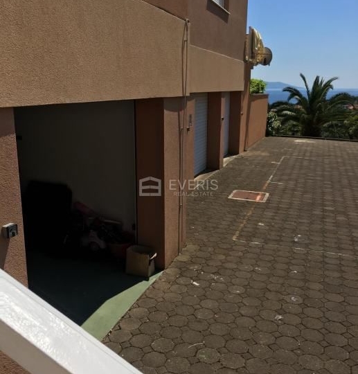 Opatija okolica, Ika, stan s garažom i bazenom