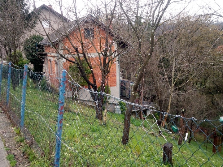 Kuća sa zemljištem, Zagreb