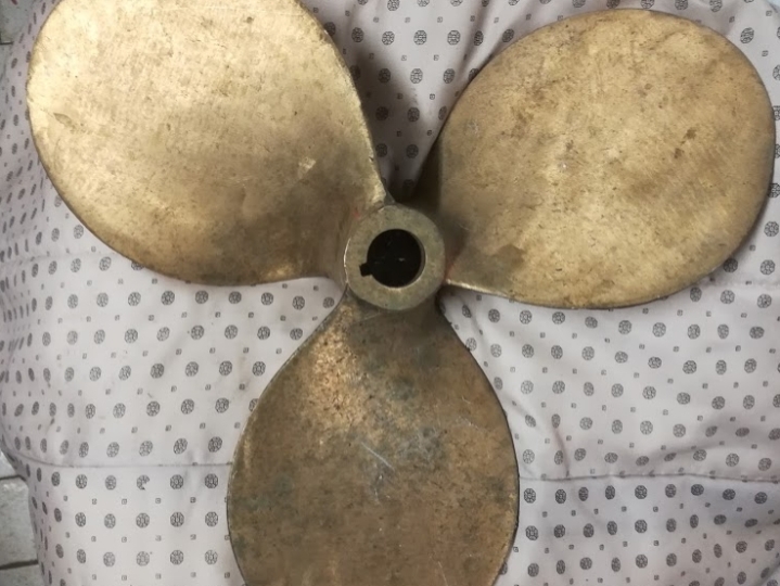 Brodska propela fi 400