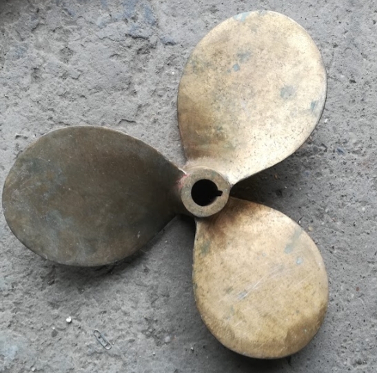 Brodska propela fi 400