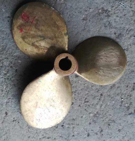 Brodska propela fi 400