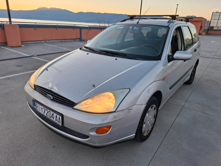 Ford Focus 1.6 benz., reg. 7./2026.