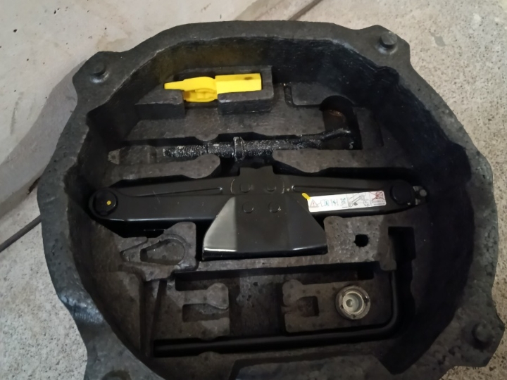 Dizalica, ključ za kotače, Peugeot