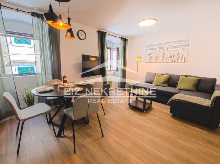 Centar - stan sa dva app - korak do Korza