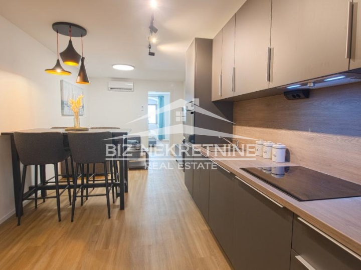 Centar - stan sa dva app - korak do Korza