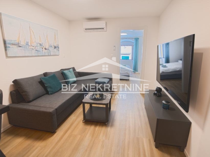 Centar - stan sa dva app - korak do Korza