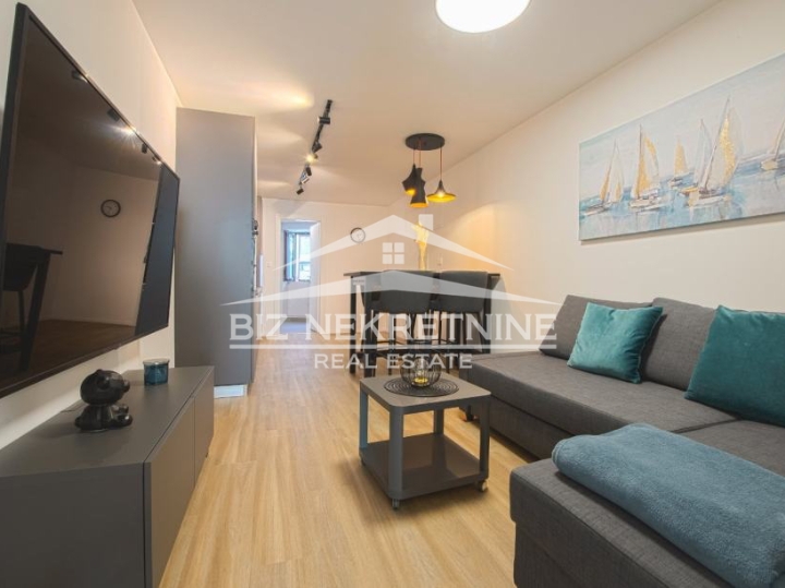 Centar - stan sa dva app - korak do Korza