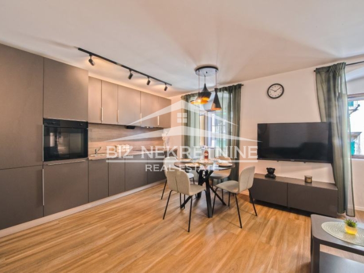 Centar - stan sa dva app - korak do Korza