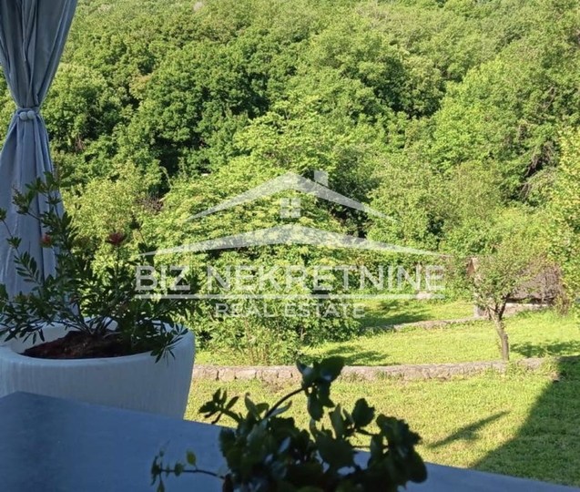 Bakar - kuća s depandansom na 3188 m2 terena